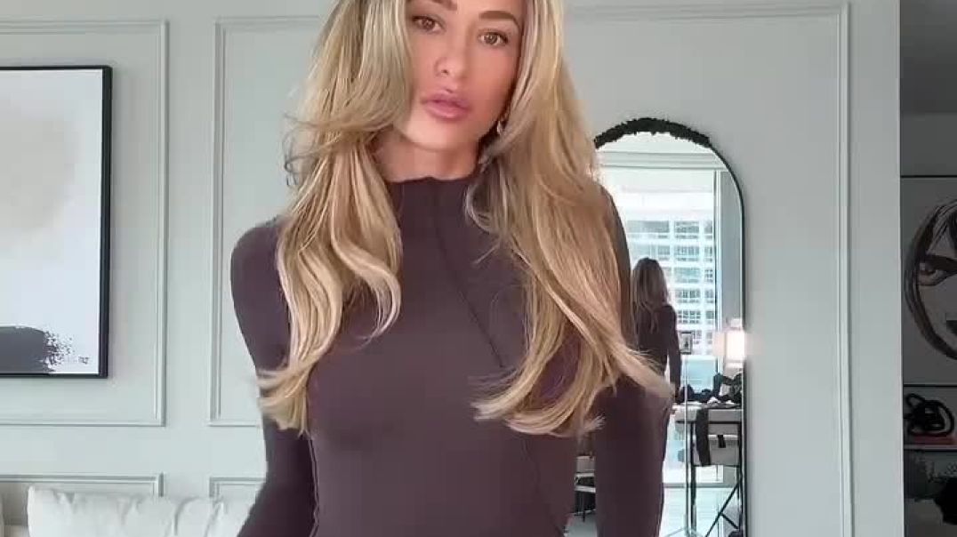 ⁣Cindy Prado American Model  Instagram Influencer A Showcase of Beauty