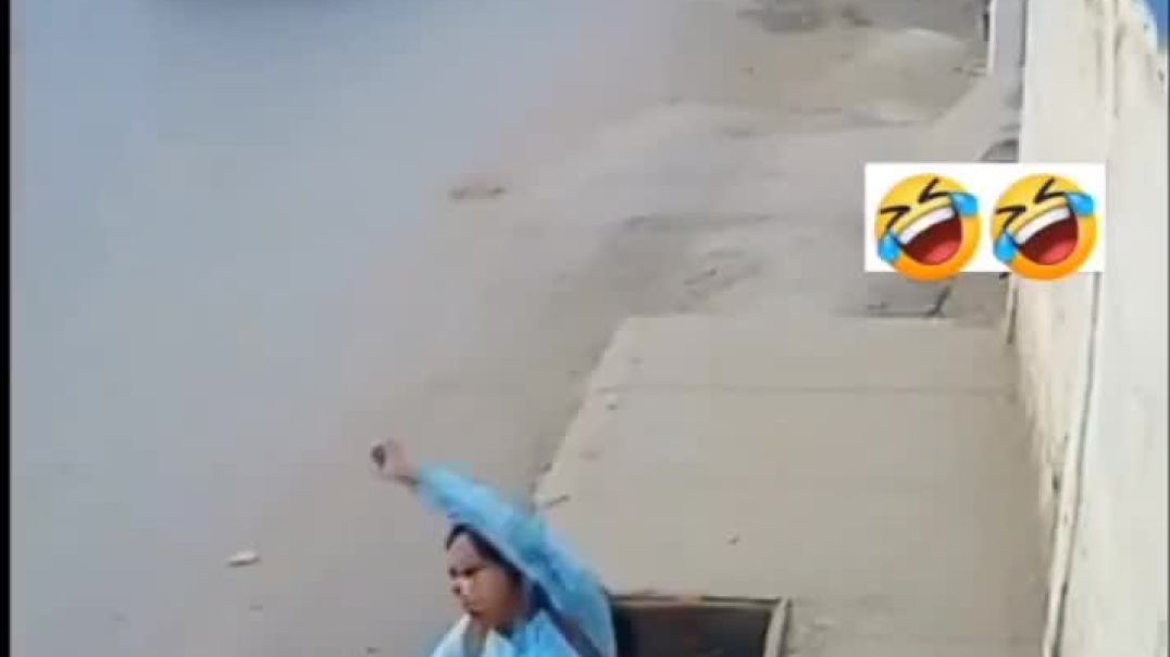 ⁣Lost so much in the mobile  that put life in danger on the road